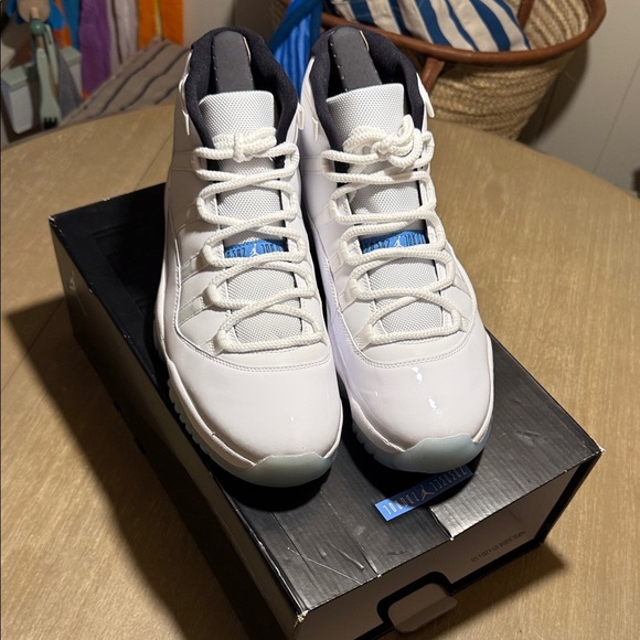 Brand New Jordan 11 Retro Legend Blue (2014 Release) - Picture 6 of 8